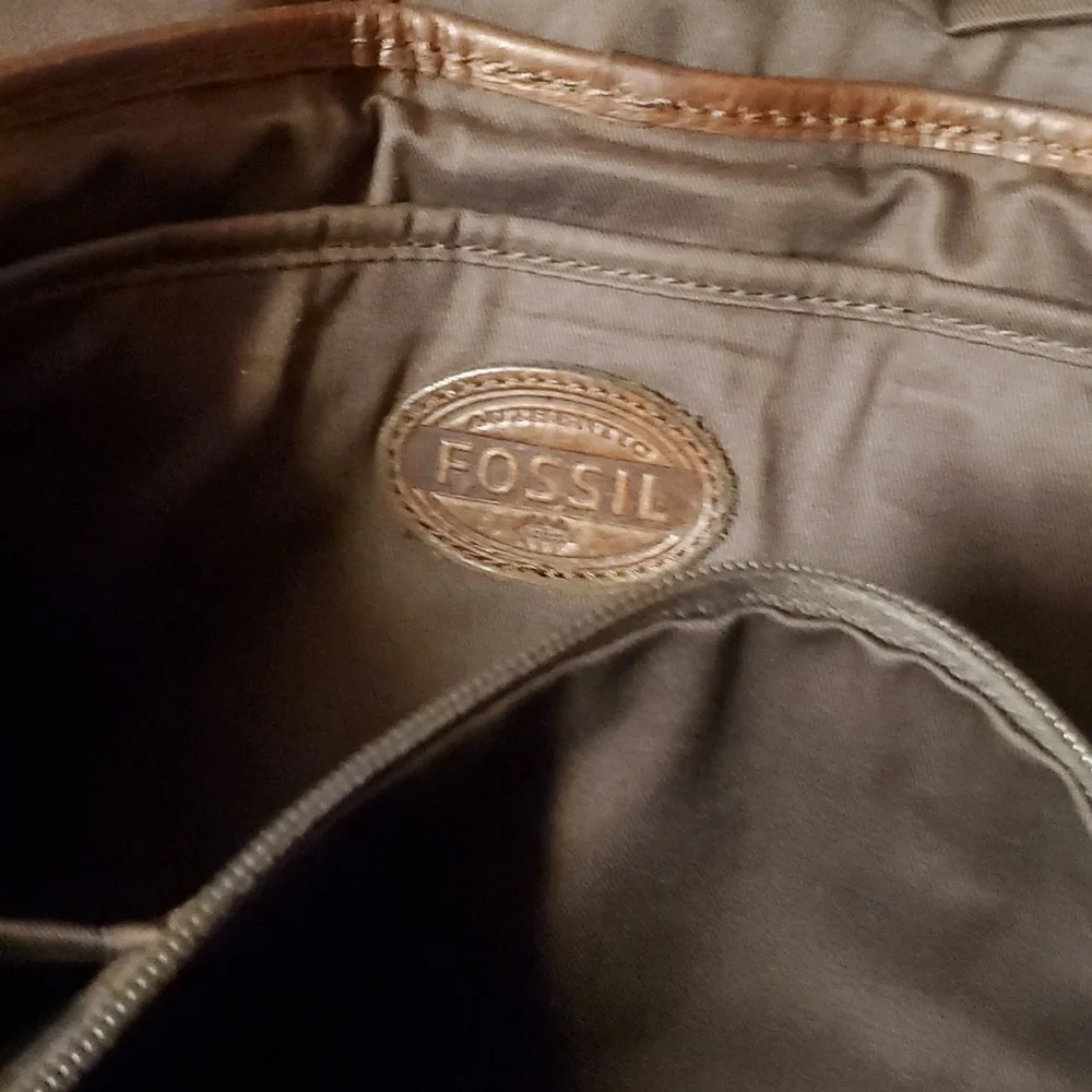 Fossil vintage leather messenger bag unisex